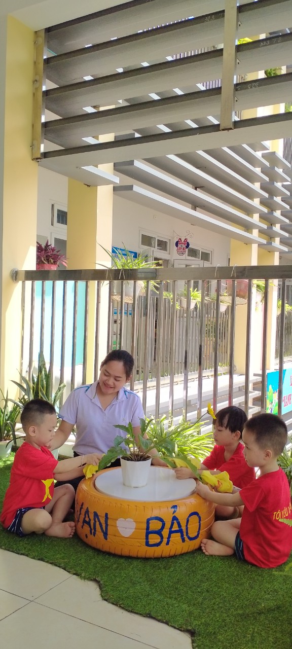 3 Đôi tay khéo léo MN Vạn Bảo