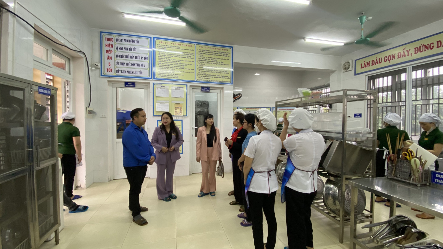 HỢP TÁC - HỌC TẬP  -  CHIA SẺ - CÙNG PHÁT TRIỂN